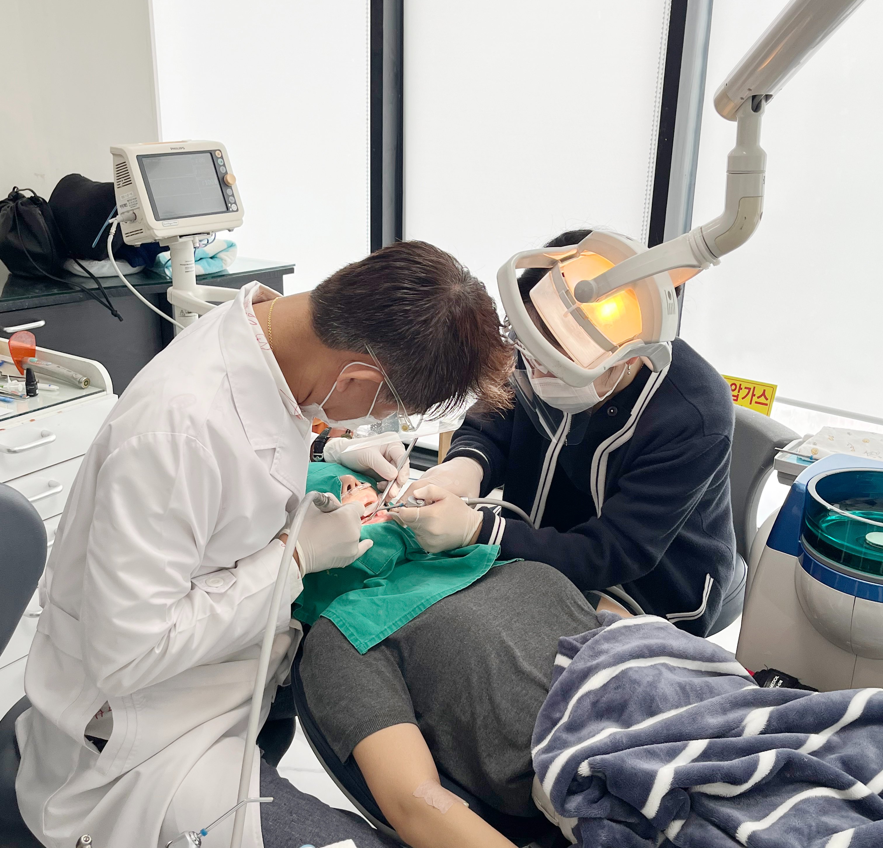 강남 임플란트 상담 잘하는 치과