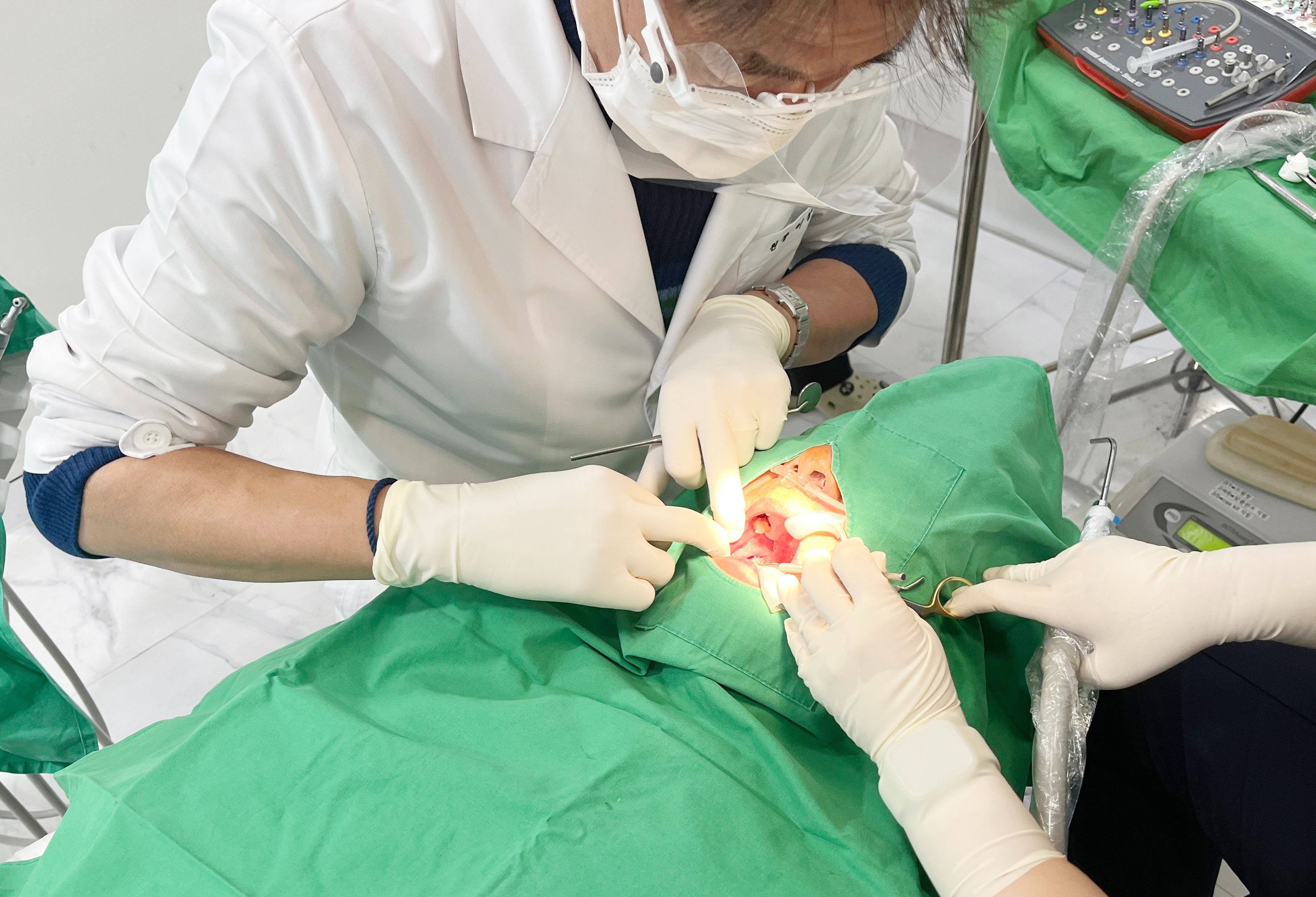 강남 임플란트 경험 많은 치과